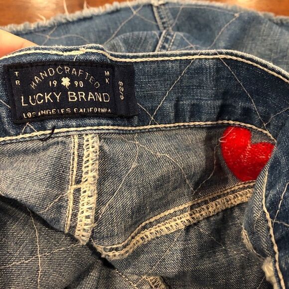 ❤️ Lucky Brand sz 6 distressed denim skirt w/ ❤️ - Picture 2 of 5